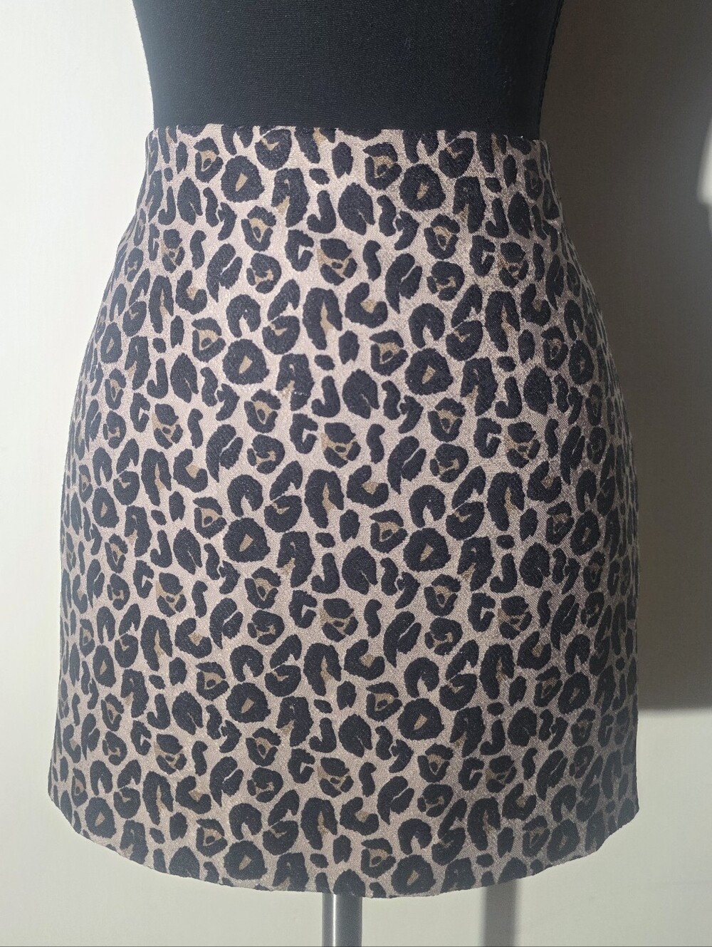 H&M Dividee Leopard Print Mini Skirt in Taupe and Black (Size 4)